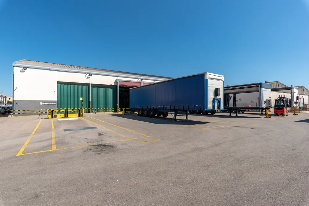Spacious warehouse facility in the Son Castelló industrial park-10
