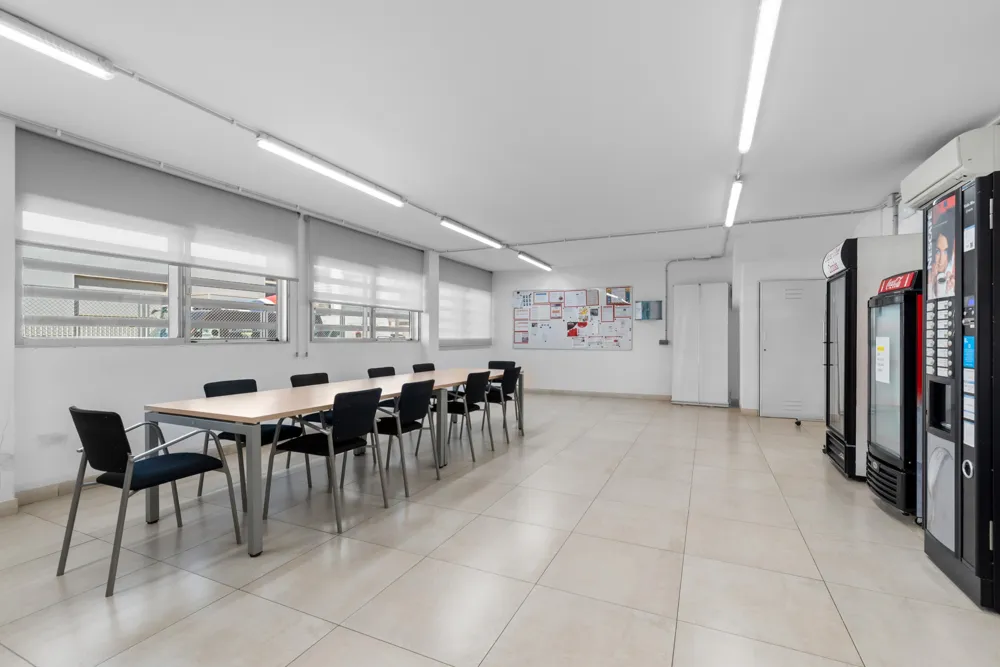 Spacious warehouse facility in the Son Castelló industrial park-9