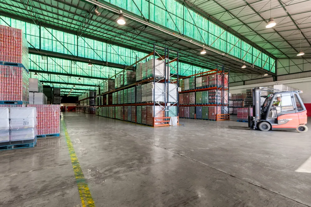 Spacious warehouse facility in the Son Castelló industrial park-3