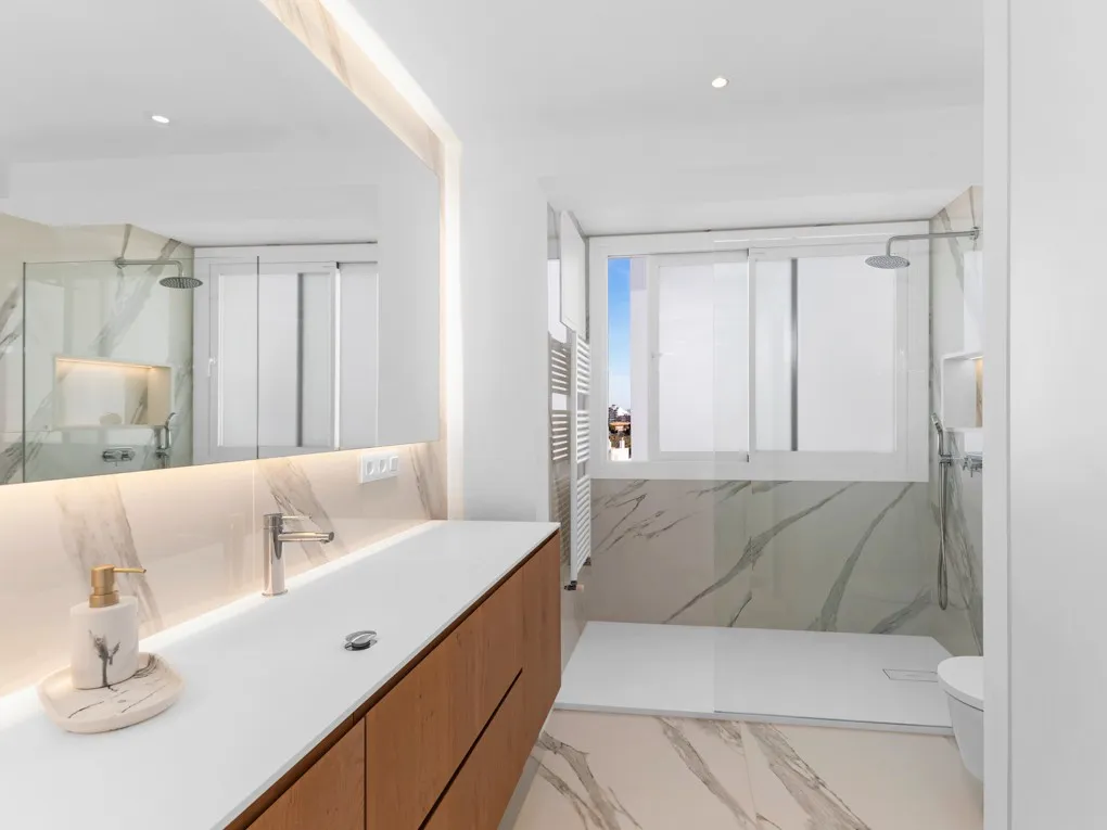 Penthouse rénové avec vue et parking à Palma-12