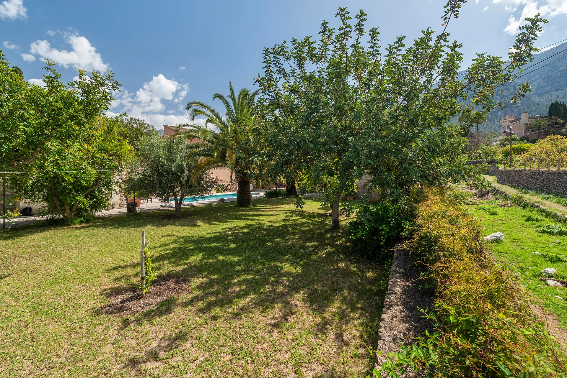 Storslået hus med privat have, pool og garage-29