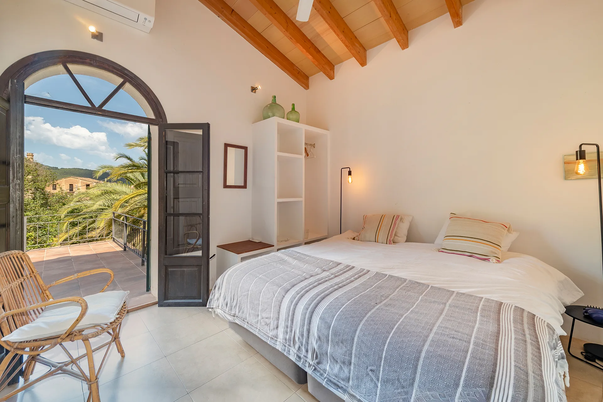 Storslået hus med privat have, pool og garage-19