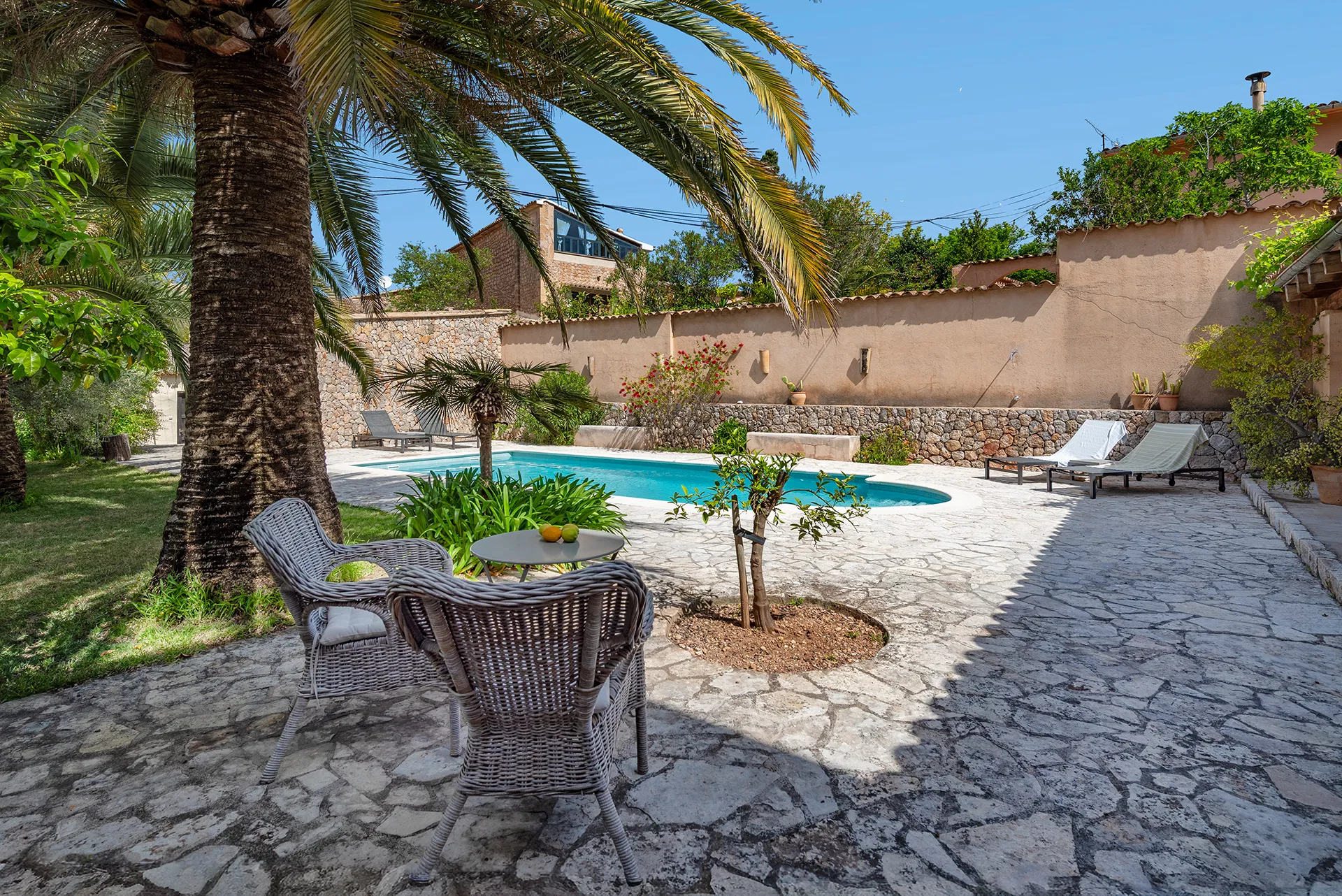 Storslået hus med privat have, pool og garage-3