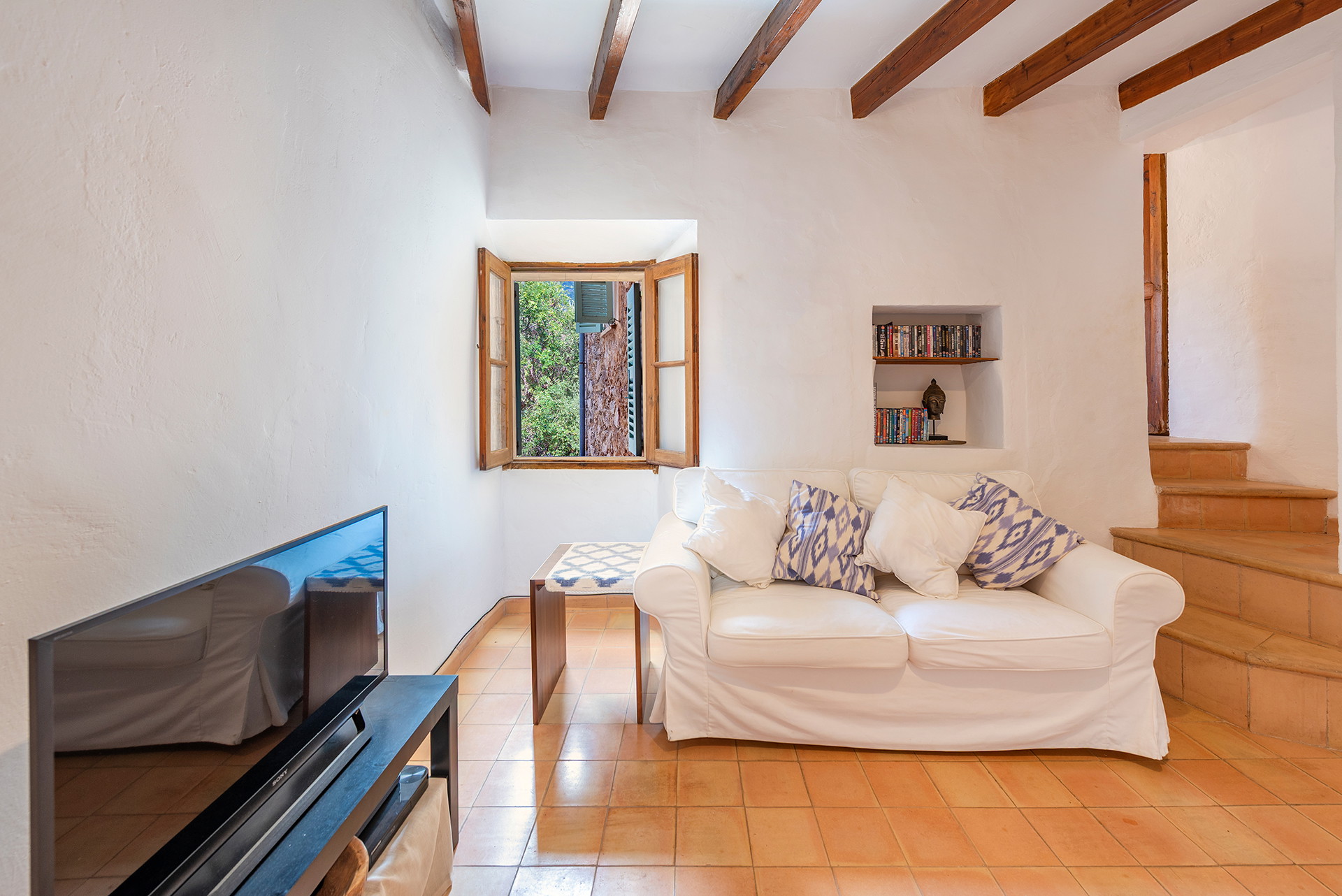 Mediterranean townhouse in Deia’s church square-10