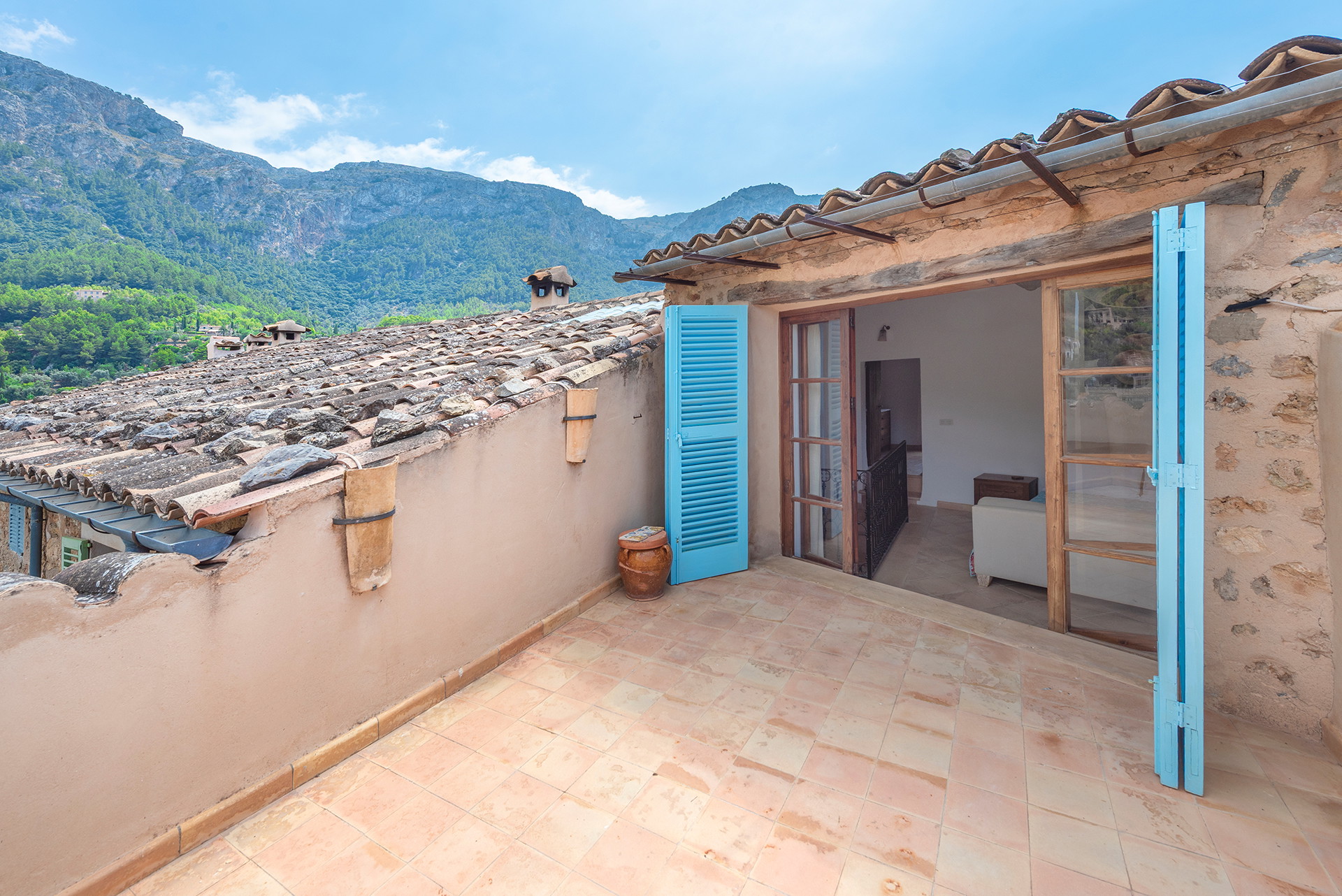Mediterranean townhouse in Deia’s church square-17