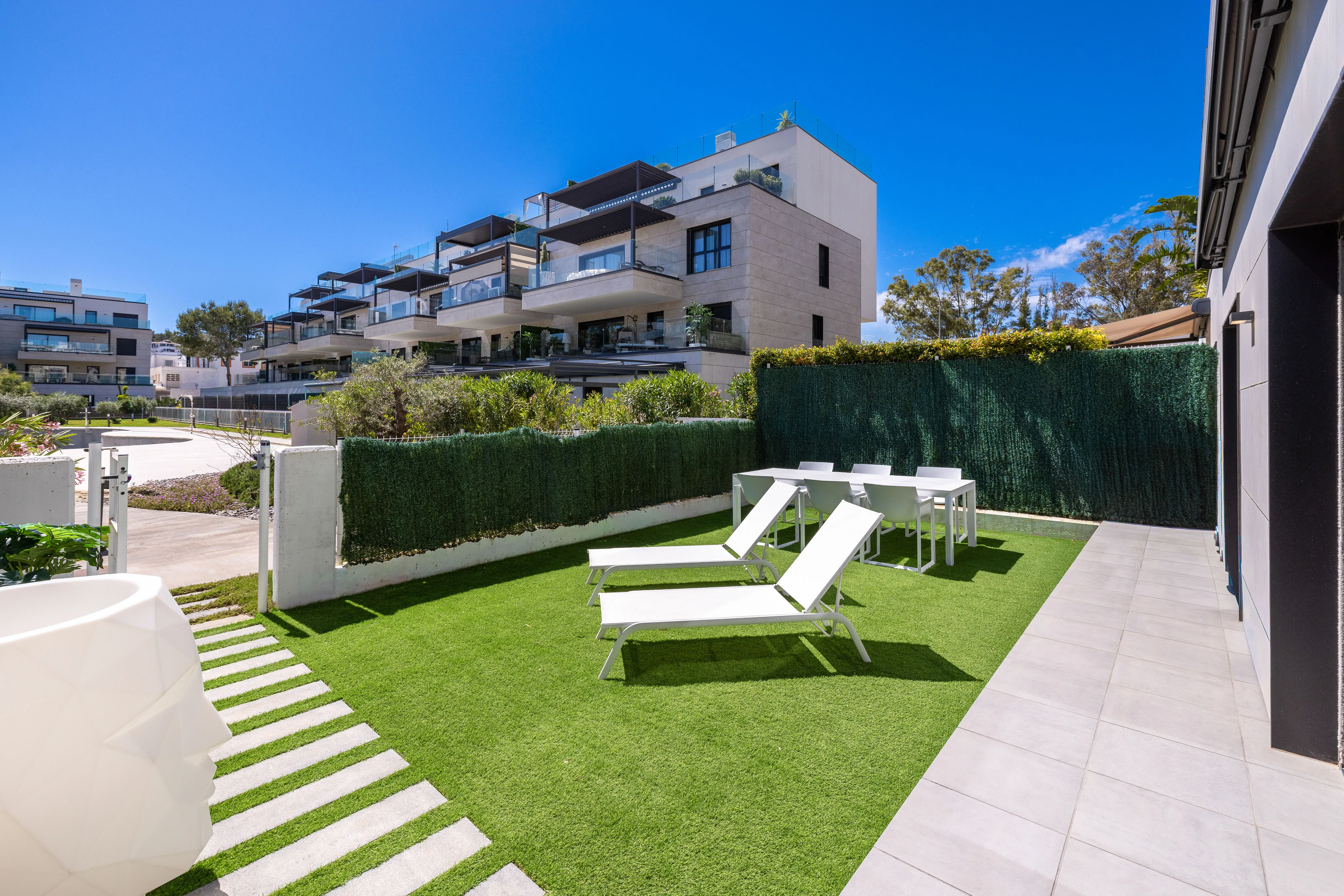 Soleggiato appartamento con giardino a Santa Ponsa, a pochi minuti dalla spiaggia-2
