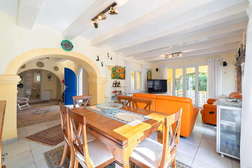 Seconda villa fronte mare con due monolocali a Port Verd-4