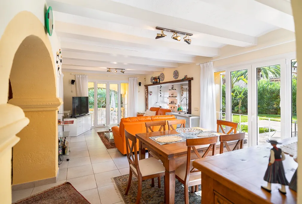 Seconda villa fronte mare con due monolocali a Port Verd-5