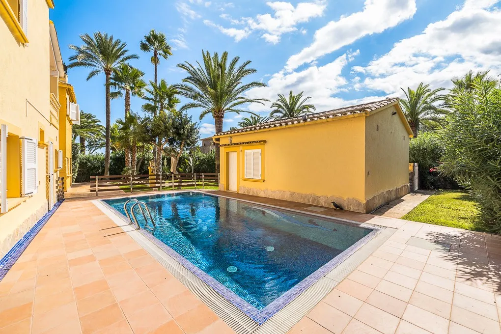 Seconda villa fronte mare con due monolocali a Port Verd-2