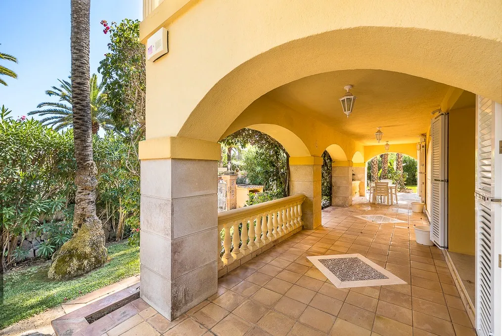 Seconda villa fronte mare con due monolocali a Port Verd-13