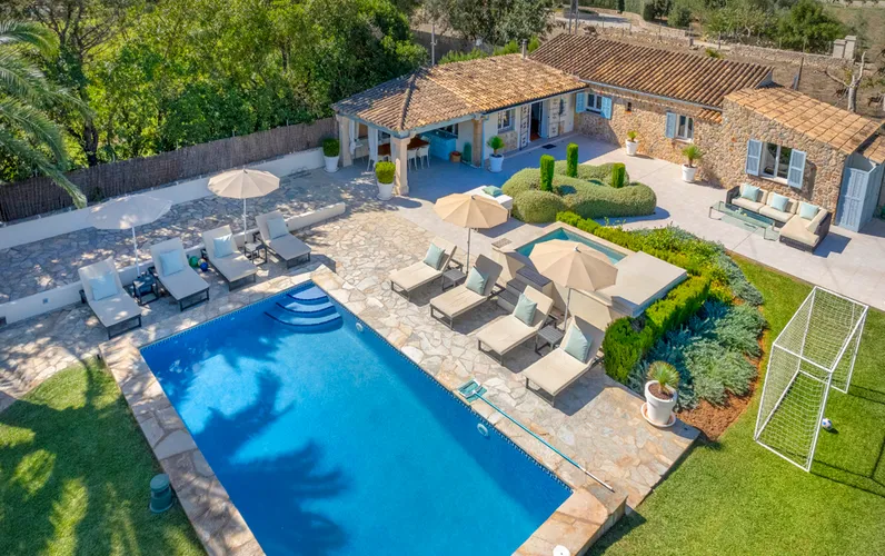 Exclusive country retreat with rental license near Pollensa