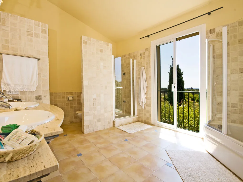 Landhus med smuk udsigt og have-9