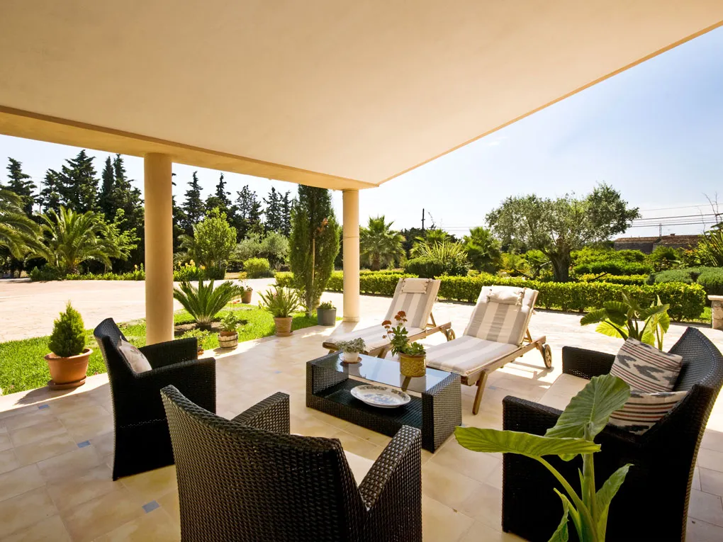 Landhus med smuk udsigt og have-10