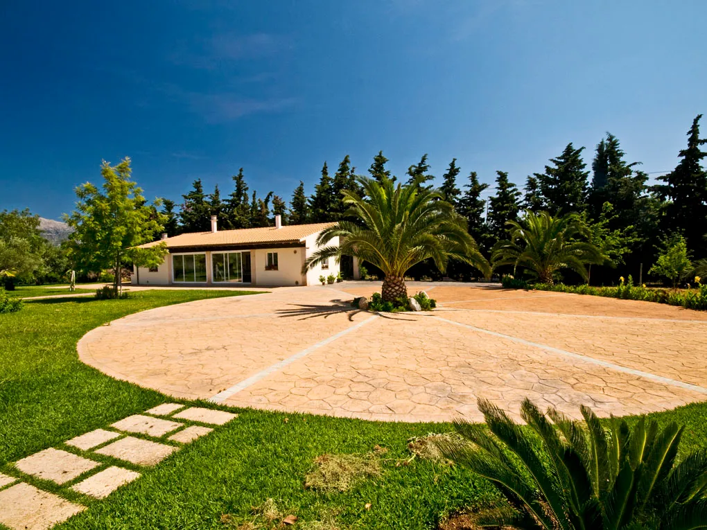 Landhus med smuk udsigt og have-14