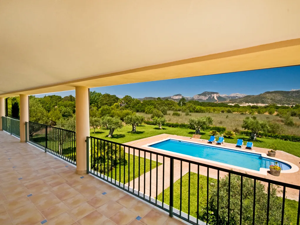 Landhus med smuk udsigt og have-17