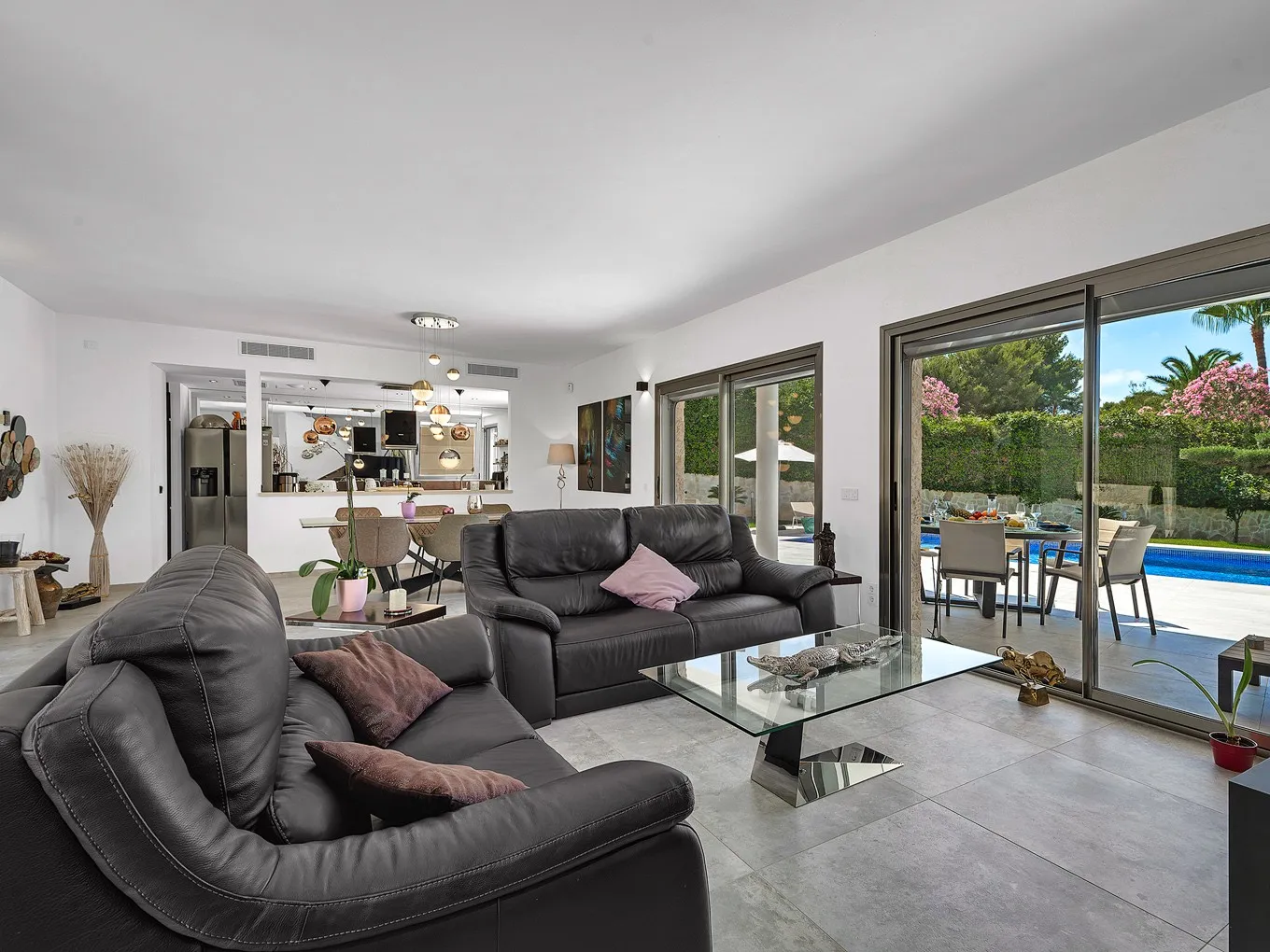 Villa familiare minimalista con privacy-7