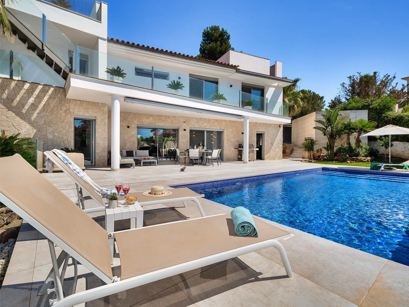 Villa familiale minimaliste avec intimité-2