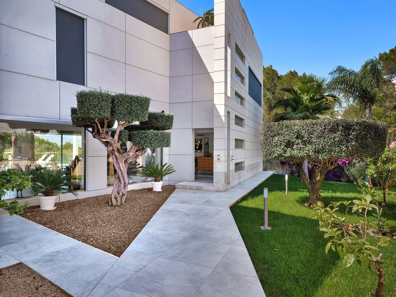 Vila familiar amb privadesa-15