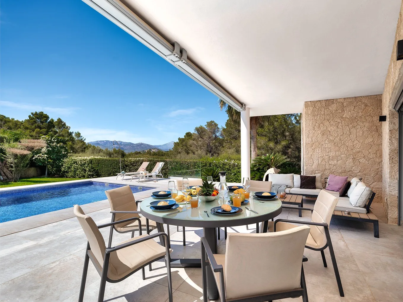 Villa familiare minimalista con privacy-2