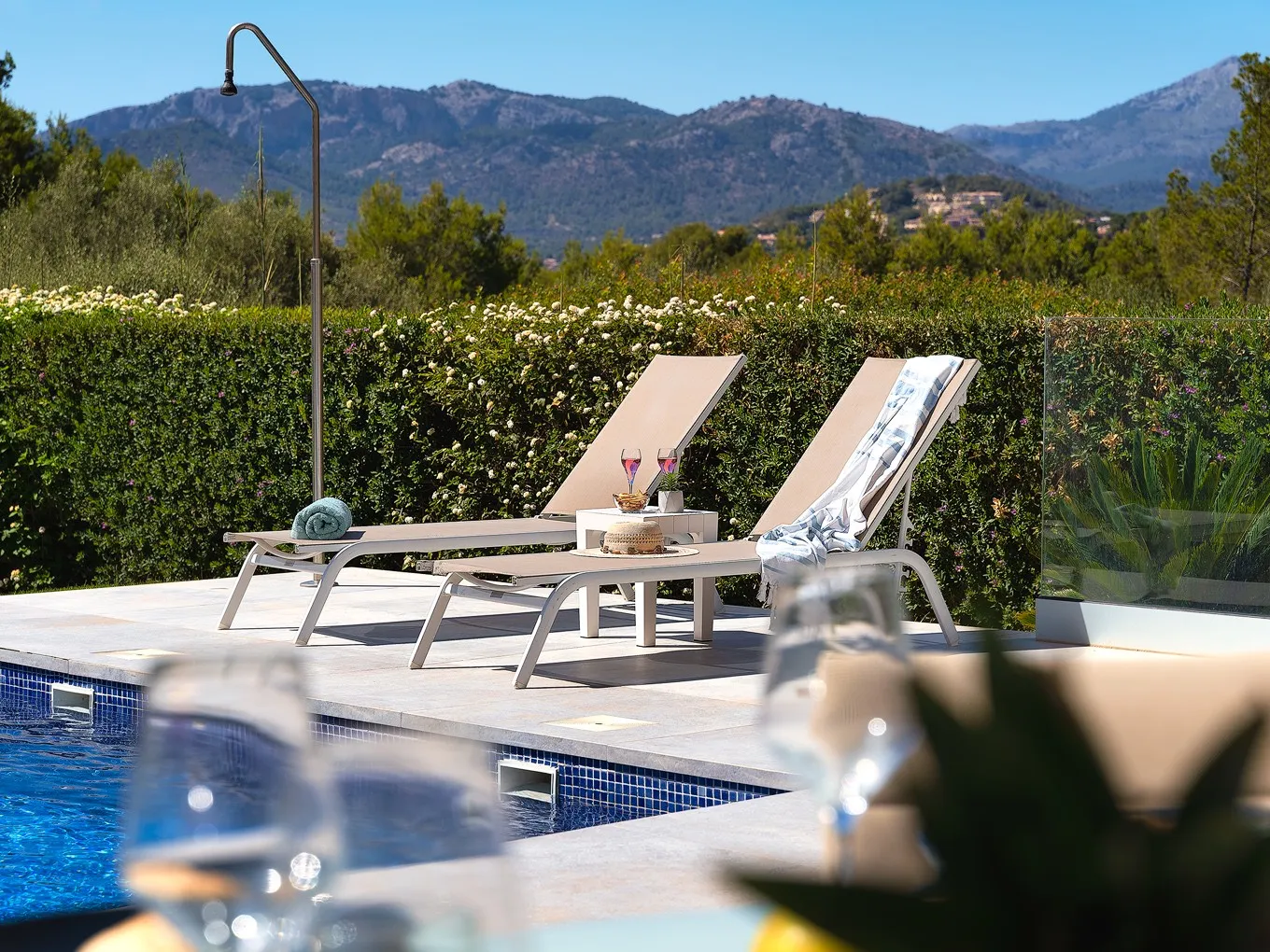 Villa familiare minimalista con privacy-3