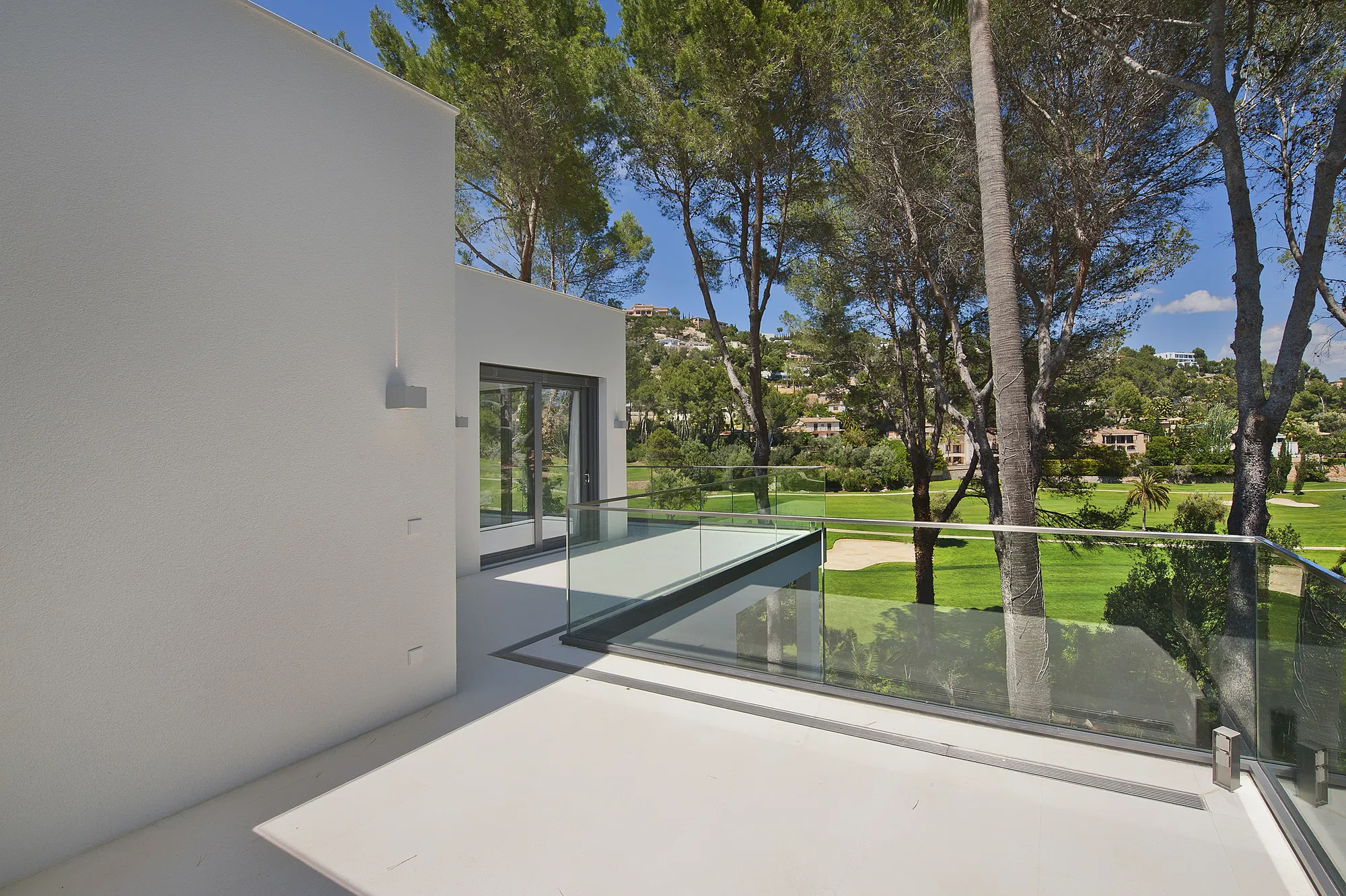 Modern luxury villa with direct golf views-12
