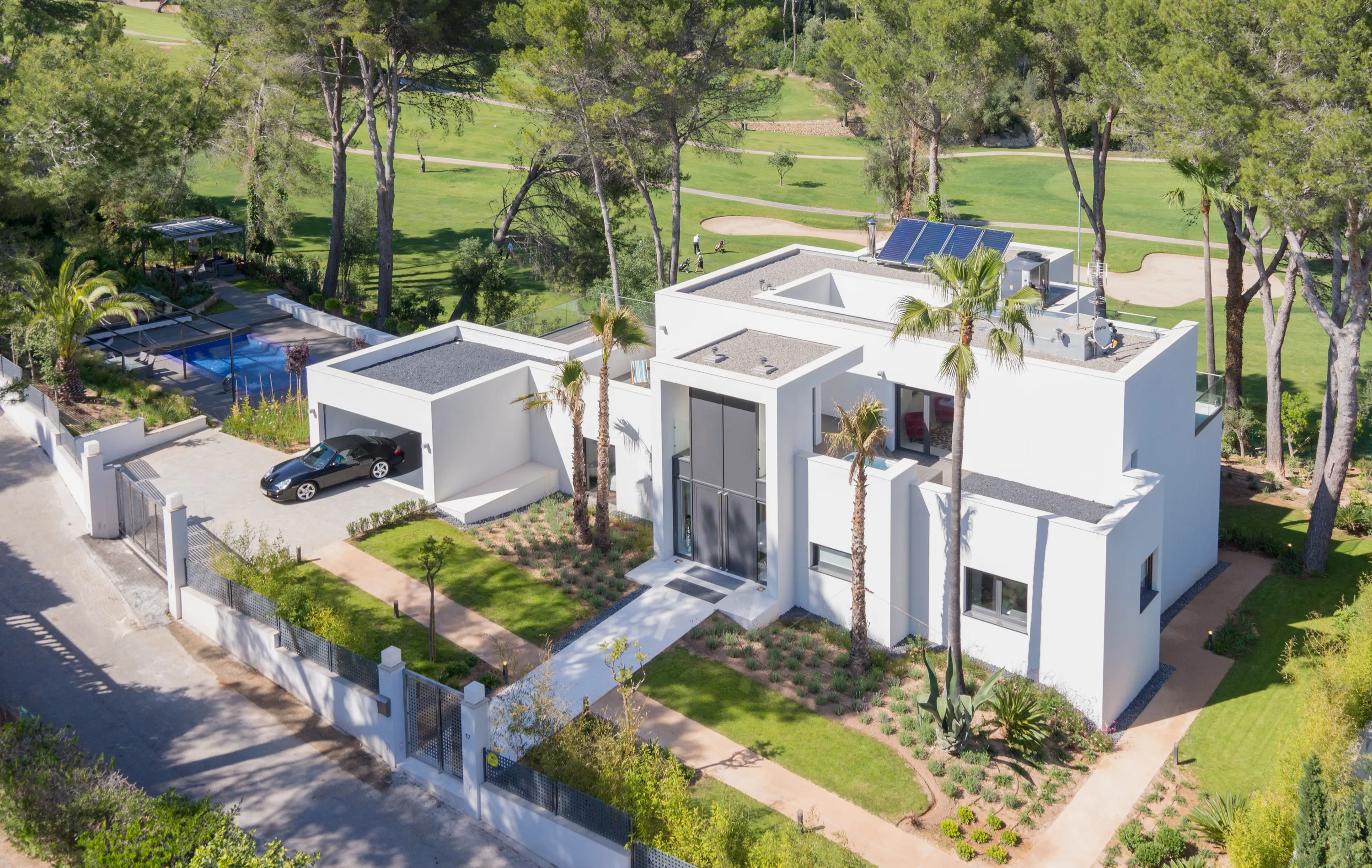 Luxueuse villa moderne en 1ère ligne du golf-1