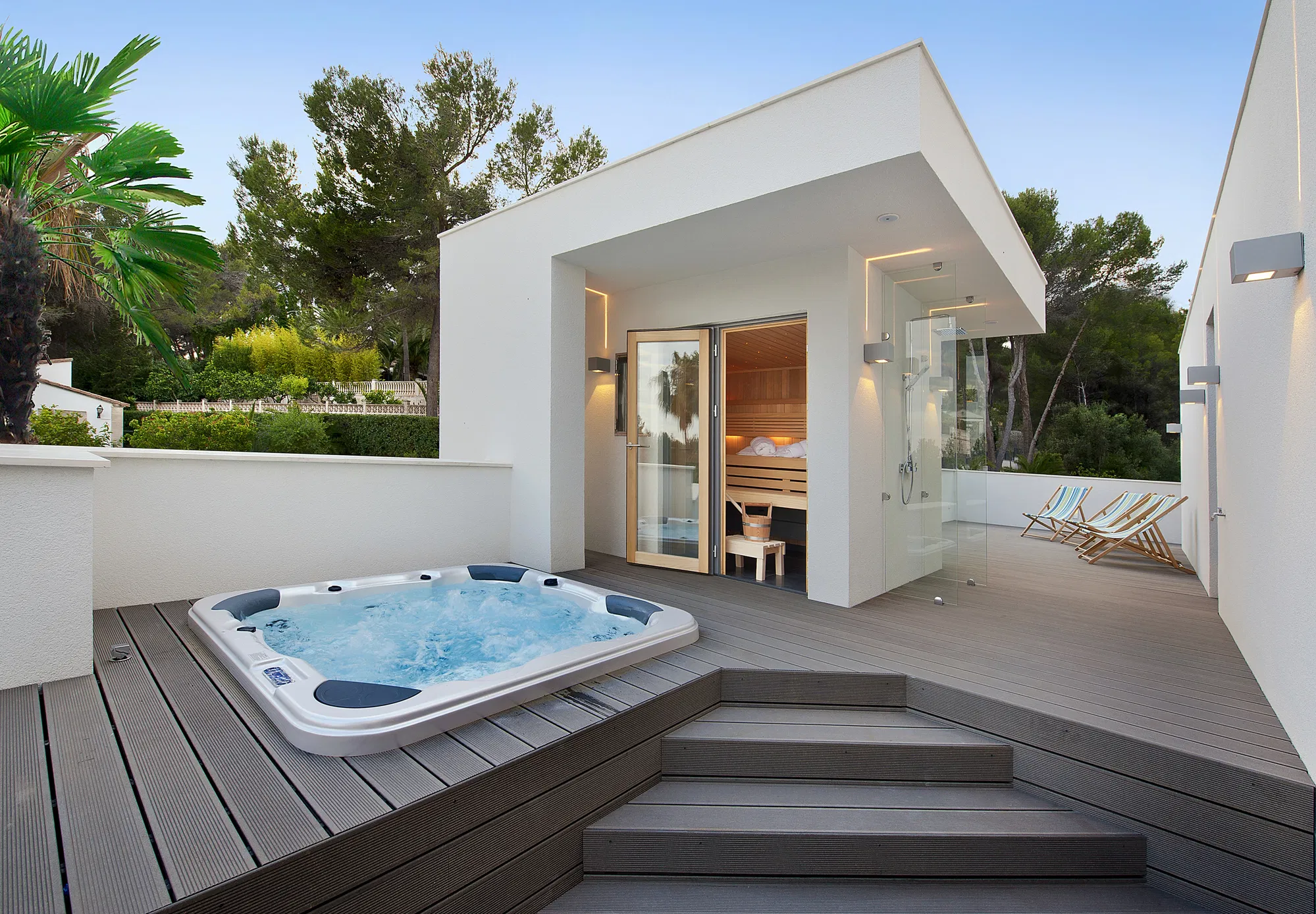 Modern luxury villa with direct golf views-13