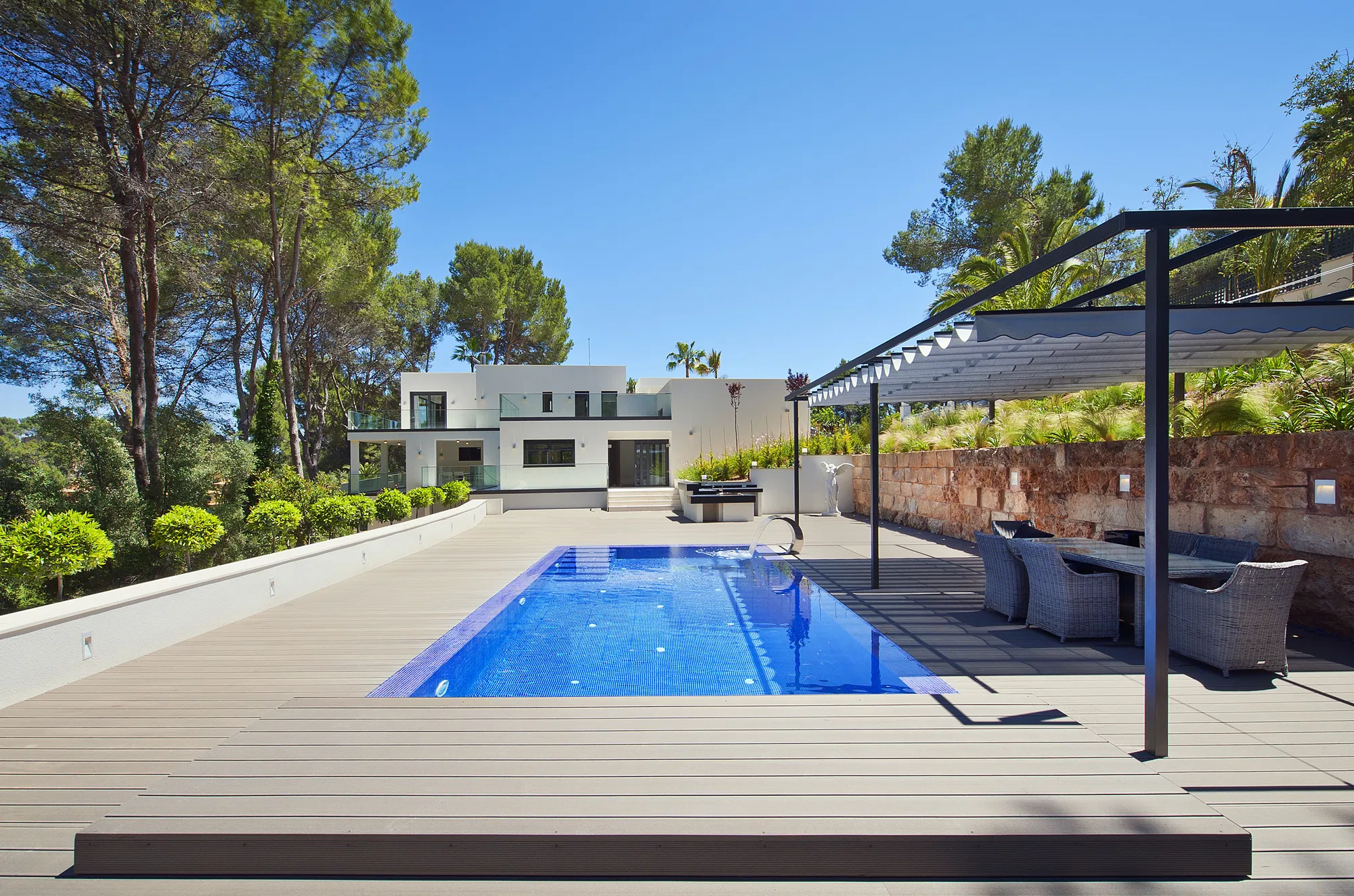 Modern luxury villa with direct golf views-2