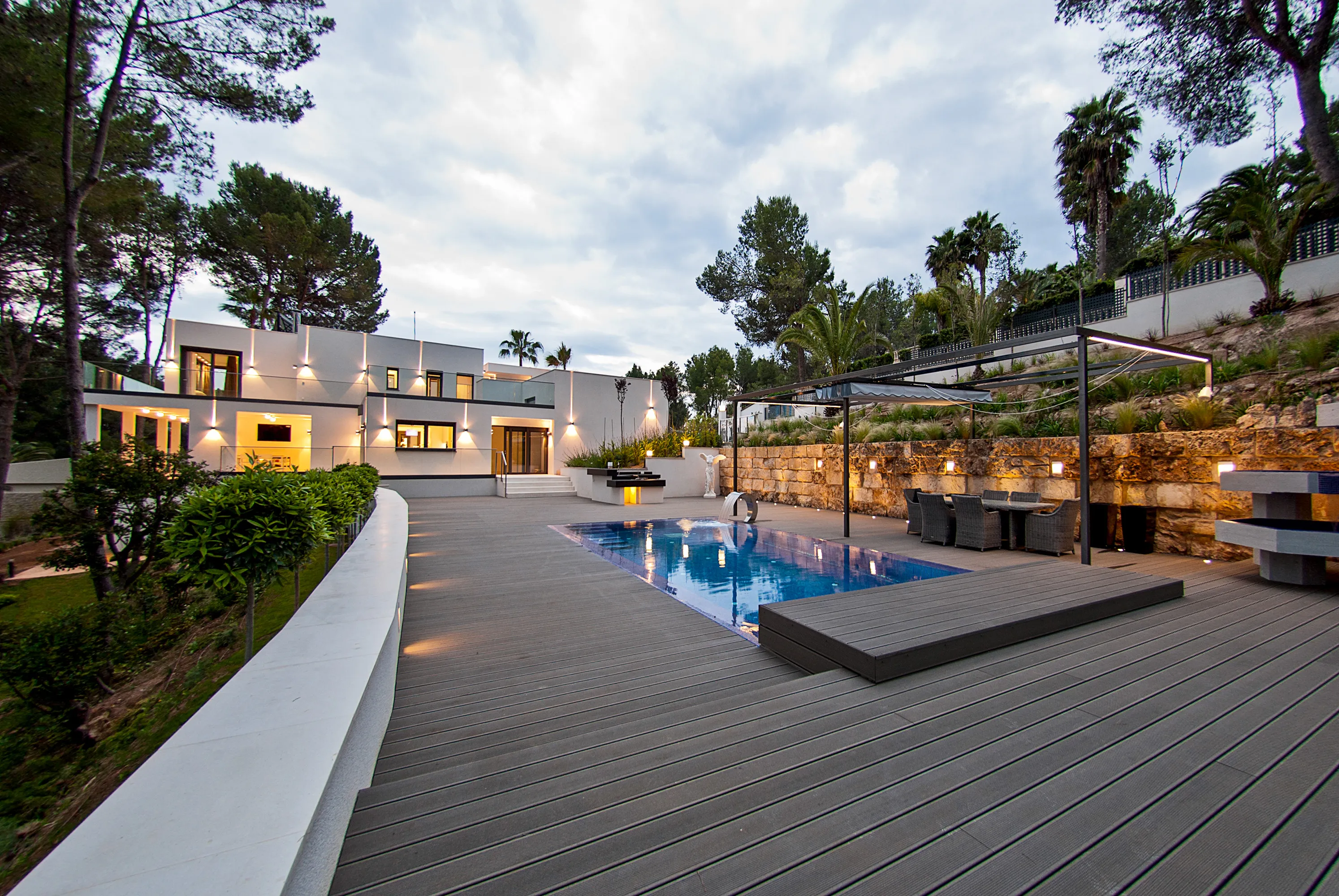 Modern luxury villa with direct golf views-20