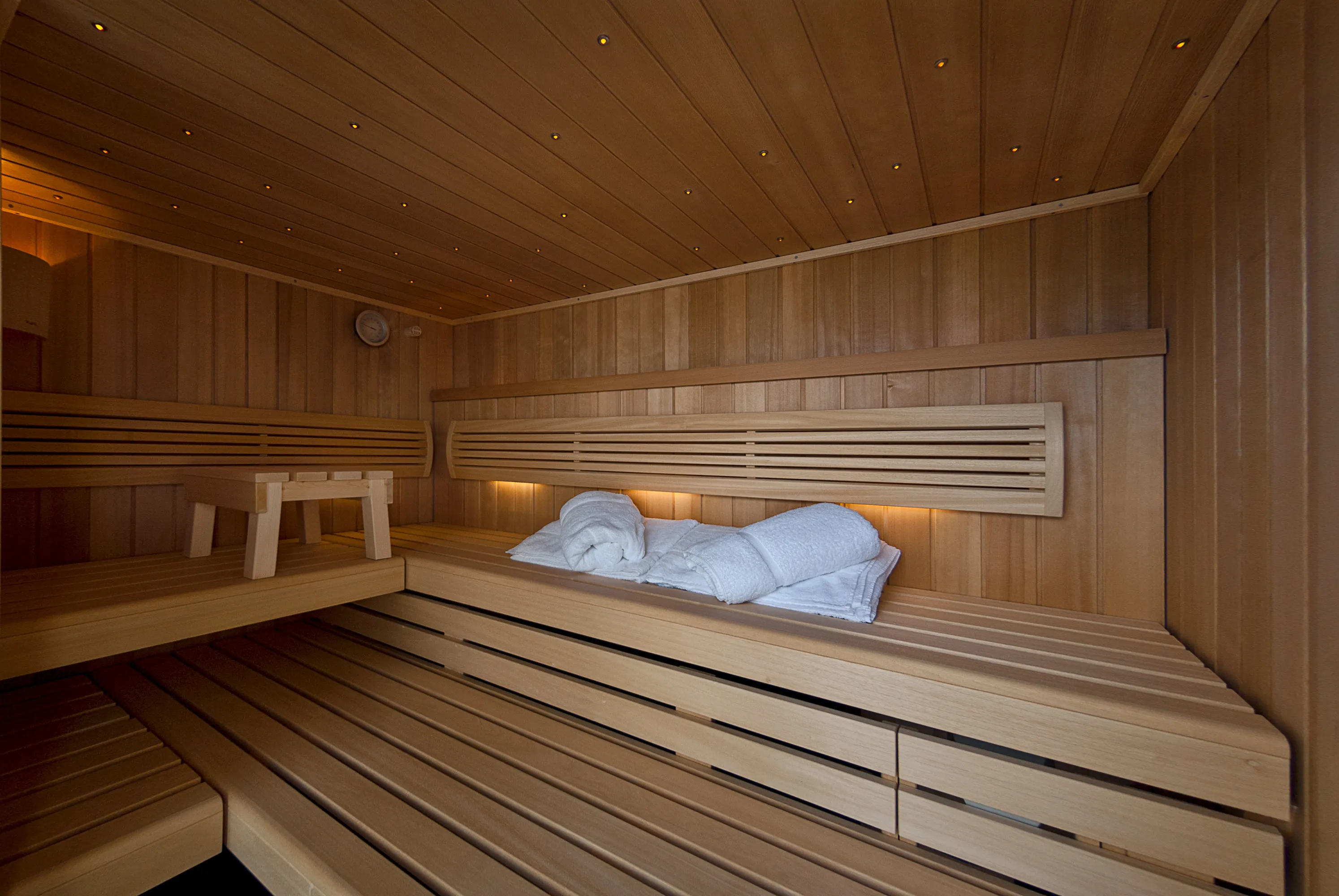 Modern luxury villa with direct golf views-14