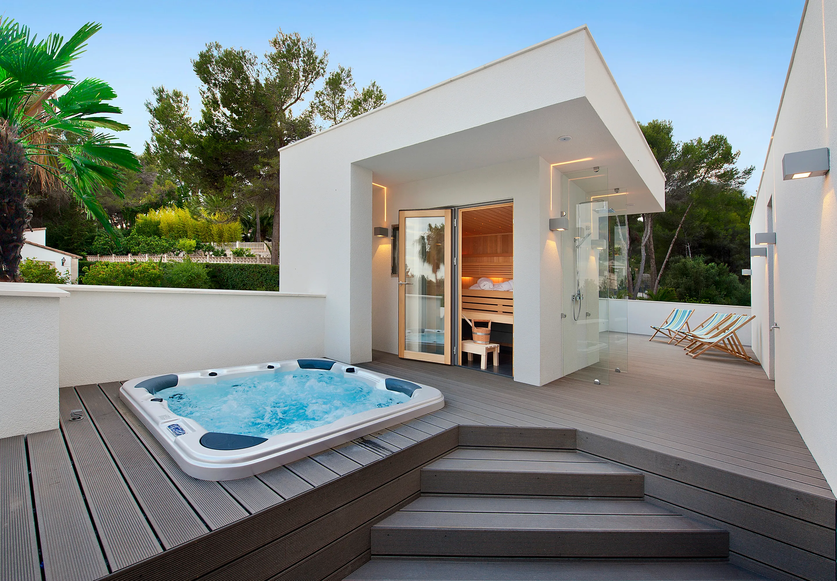 Modern luxury villa with direct golf views-13