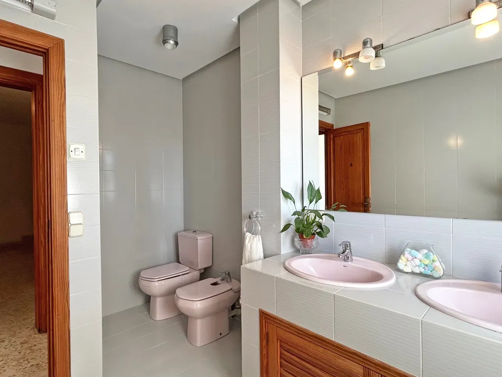 Maison de ville spacieuse avec garage et jardin à Alaro-9