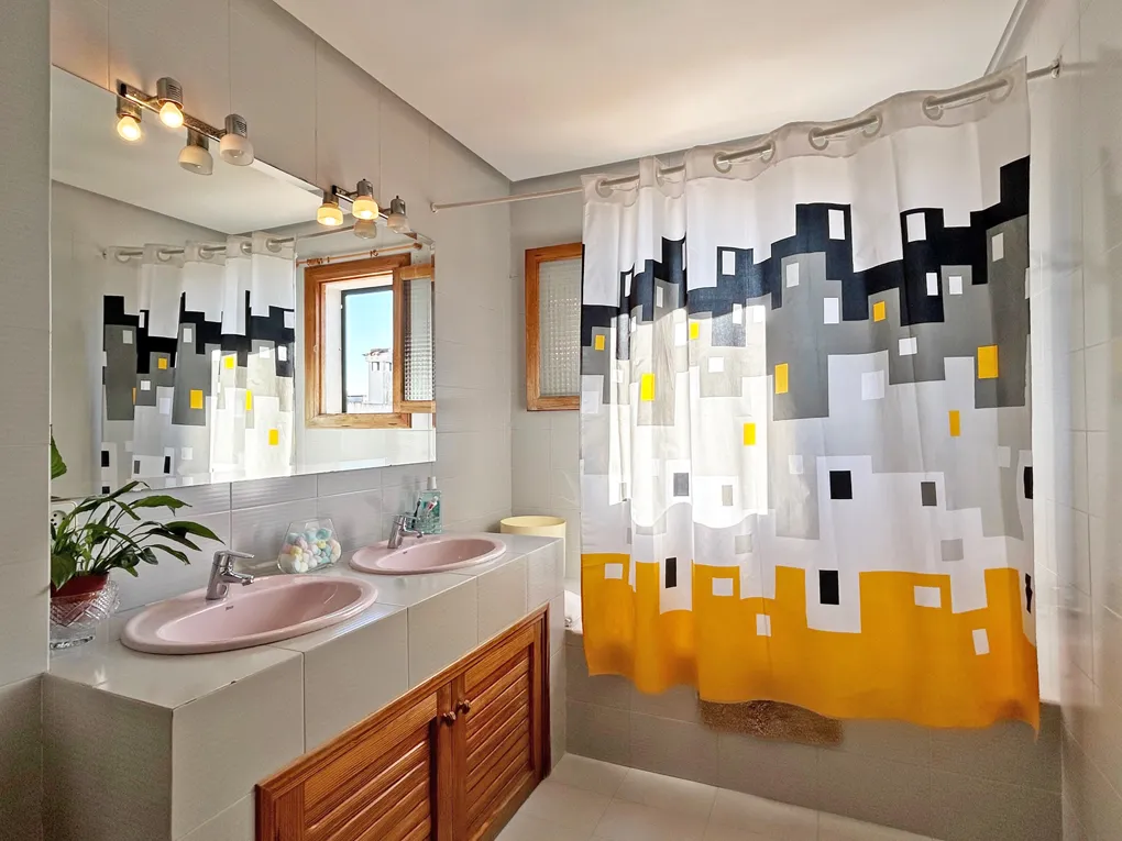 Maison de ville spacieuse avec garage et jardin à Alaro-10