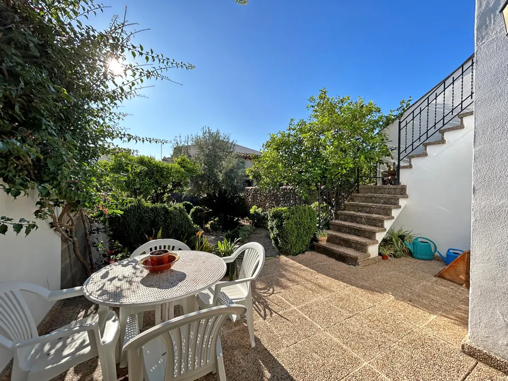 Maison de ville spacieuse avec garage et jardin à Alaro-20