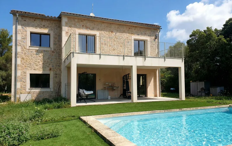 Finca de piedra natural de nueva construcción con piscina a las afueras de Sencelles