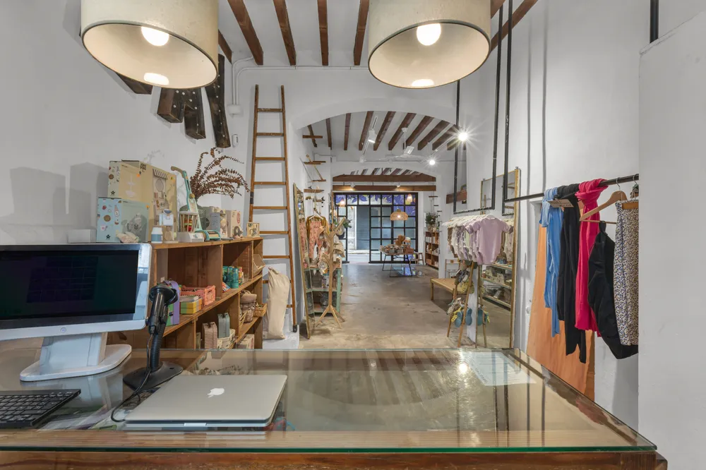 Encantador local comercial en el casco antiguo-1