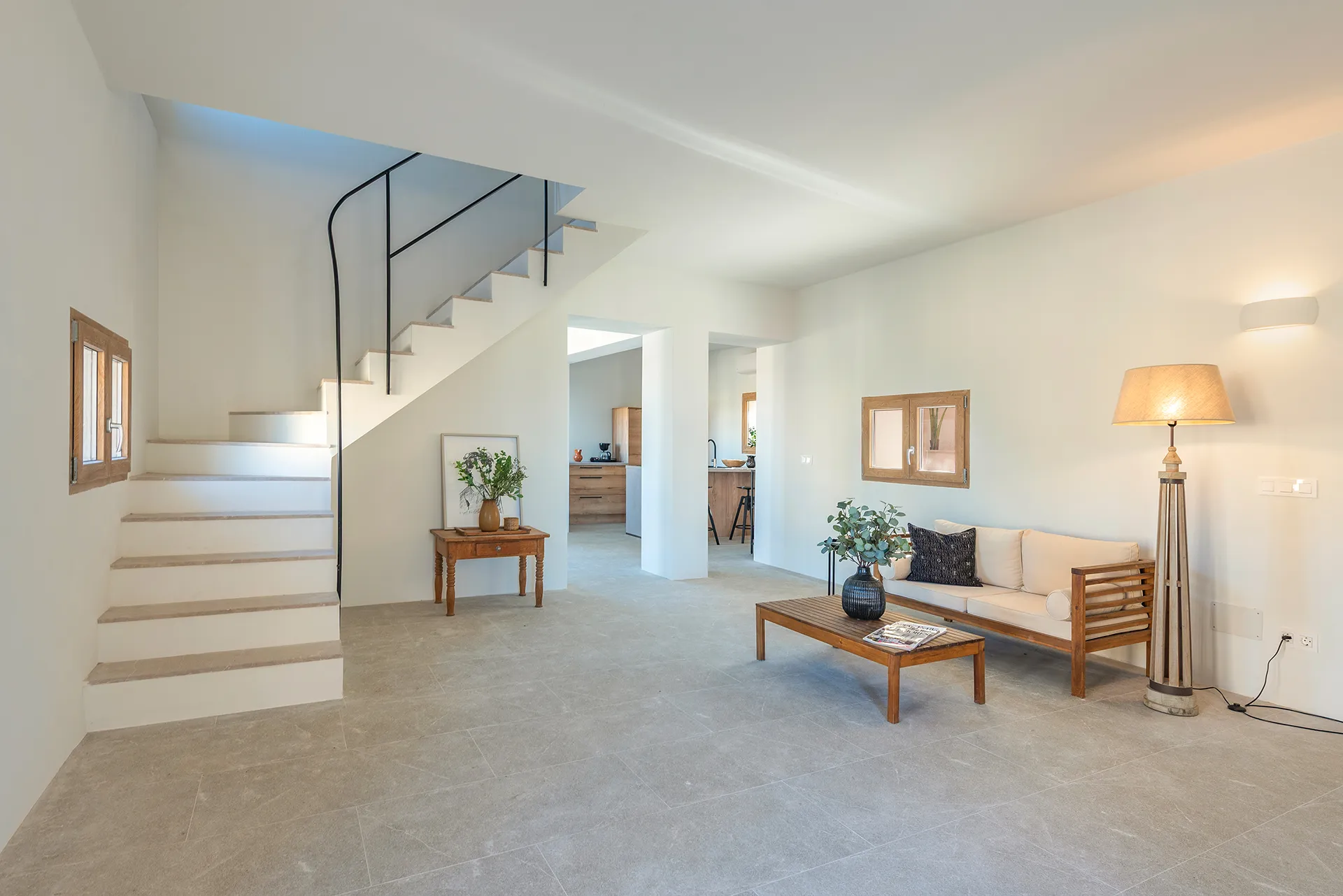 Casa renovada con estilo y vistas al mar en un pintoresco pueblo pesquero-14