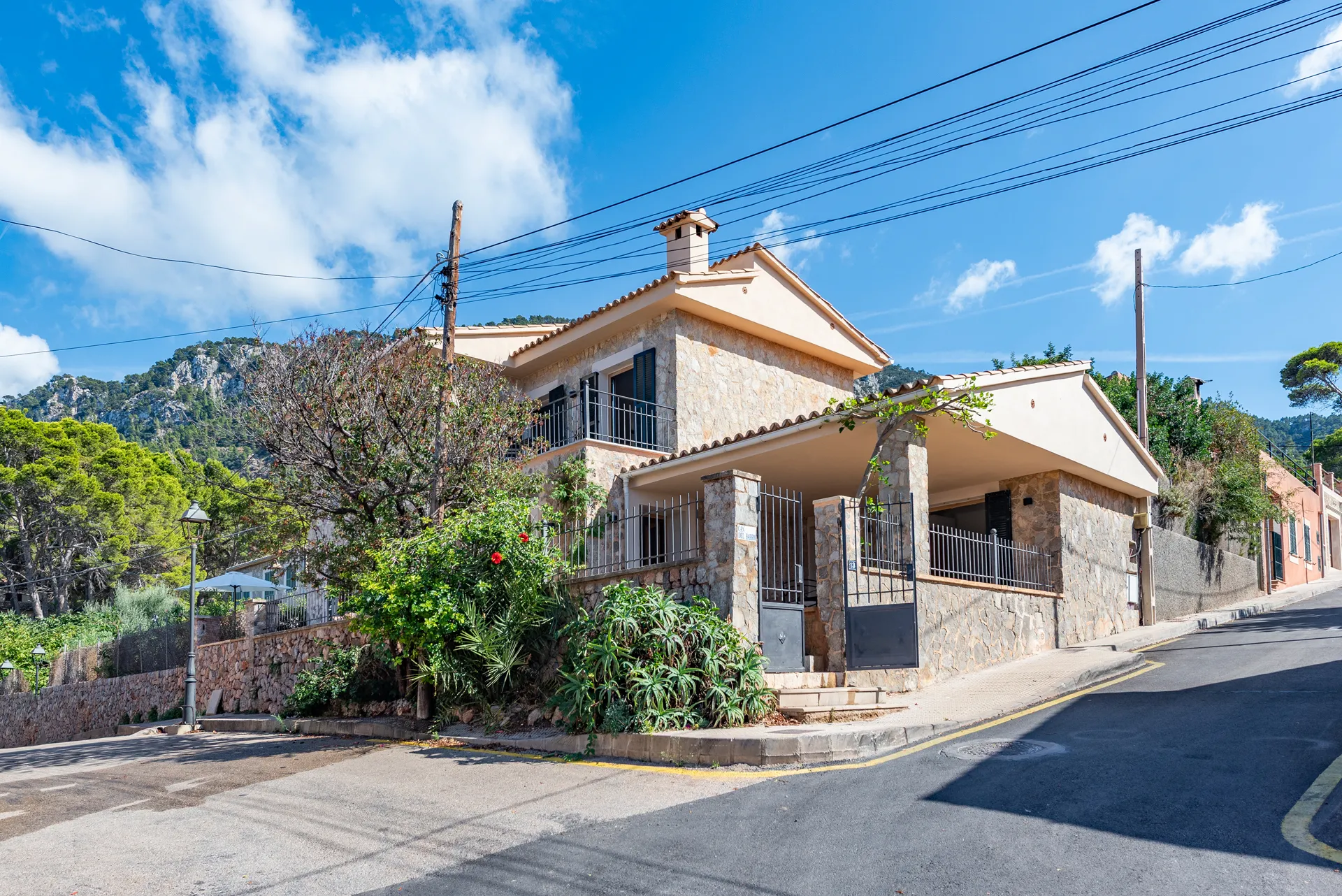Stijlvol gerenoveerd huis met uitzicht op zee midden in het Tramuntana-gebergte-25