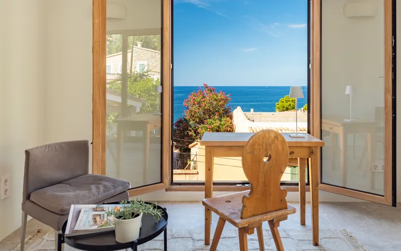 Maison rénovée avec style et vue sur la mer au milieu des montagnes de Tramuntana