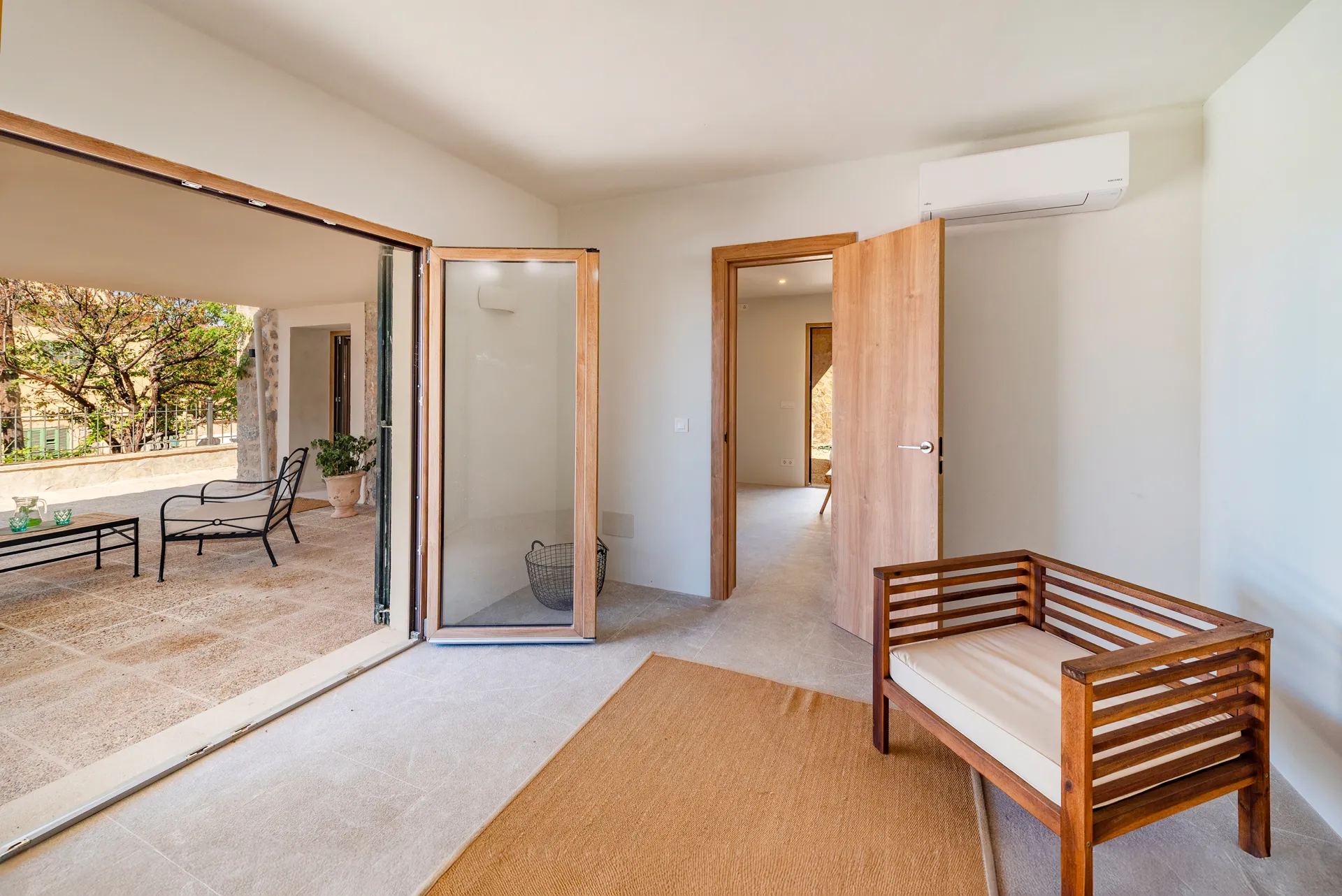 Stylishly renovated house with sea view in an idyllic fishing village-11