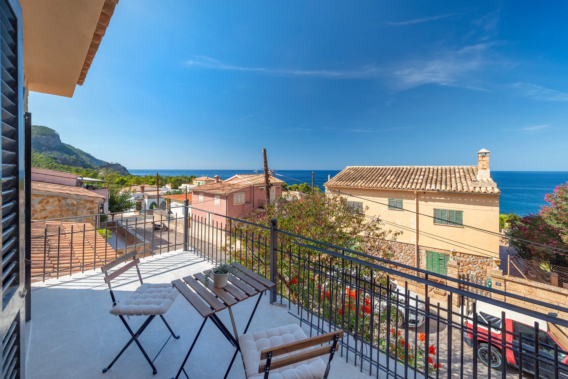 Stylishly renovated house with sea view in an idyllic fishing village-18