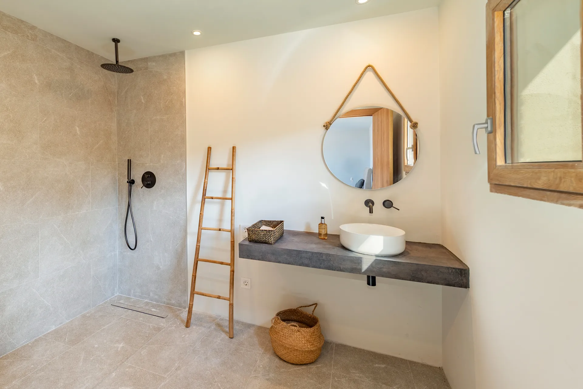 Stylishly renovated house with sea view in an idyllic fishing village-16