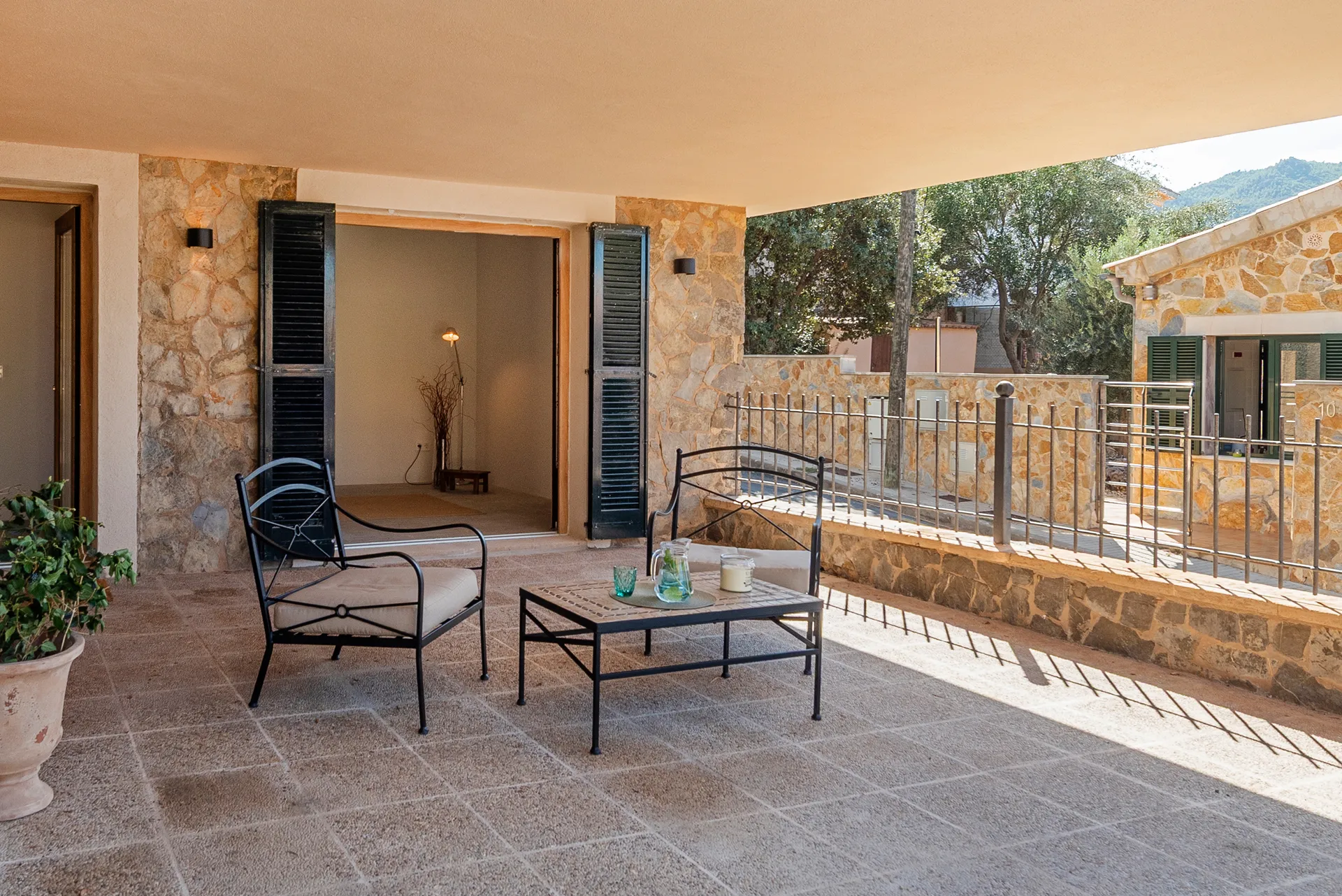 Stijlvol gerenoveerd huis met uitzicht op zee midden in het Tramuntana-gebergte-3