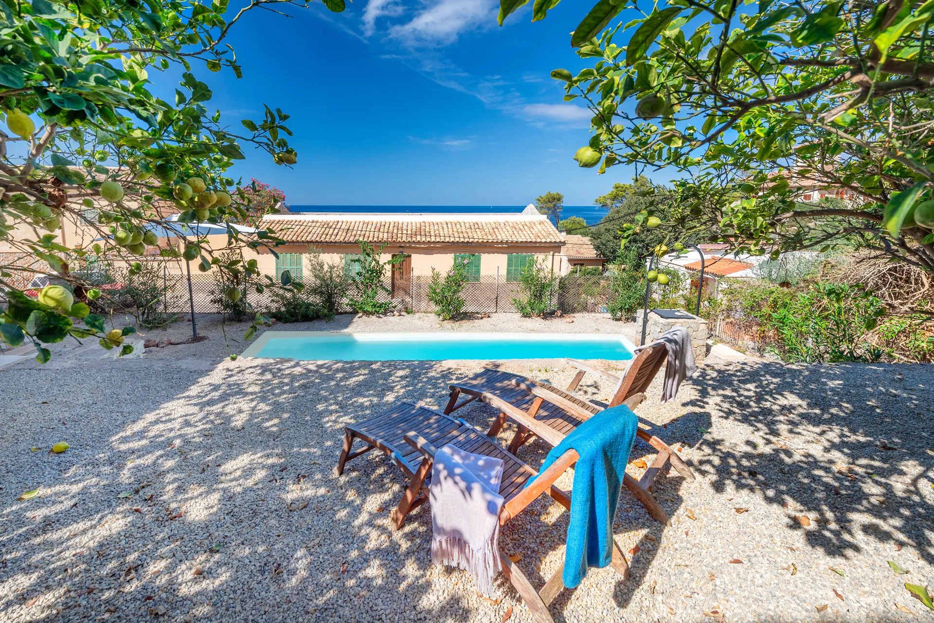 Stijlvol gerenoveerd huis met uitzicht op zee midden in het Tramuntana-gebergte-11