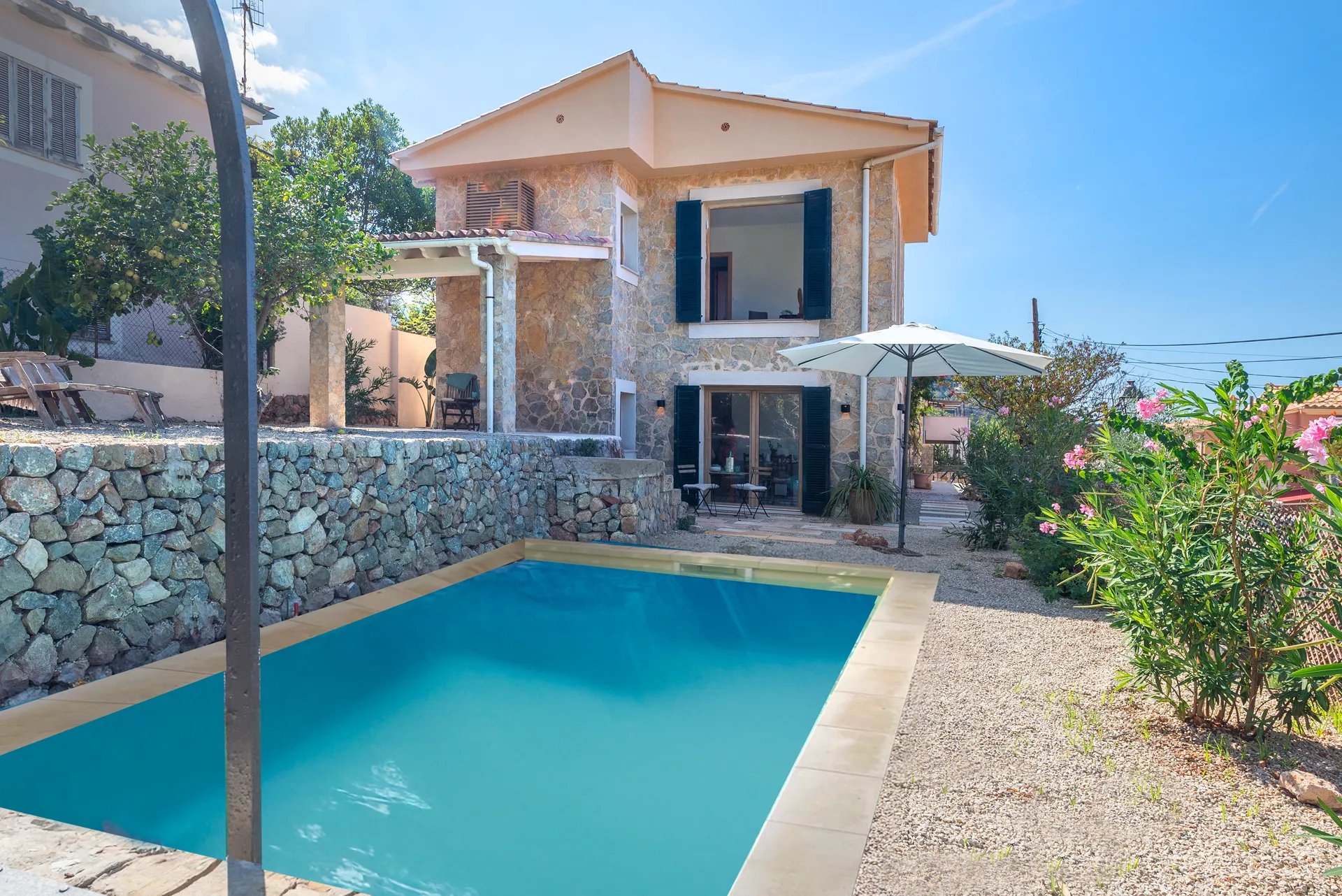 Stijlvol gerenoveerd huis met uitzicht op zee midden in het Tramuntana-gebergte-9