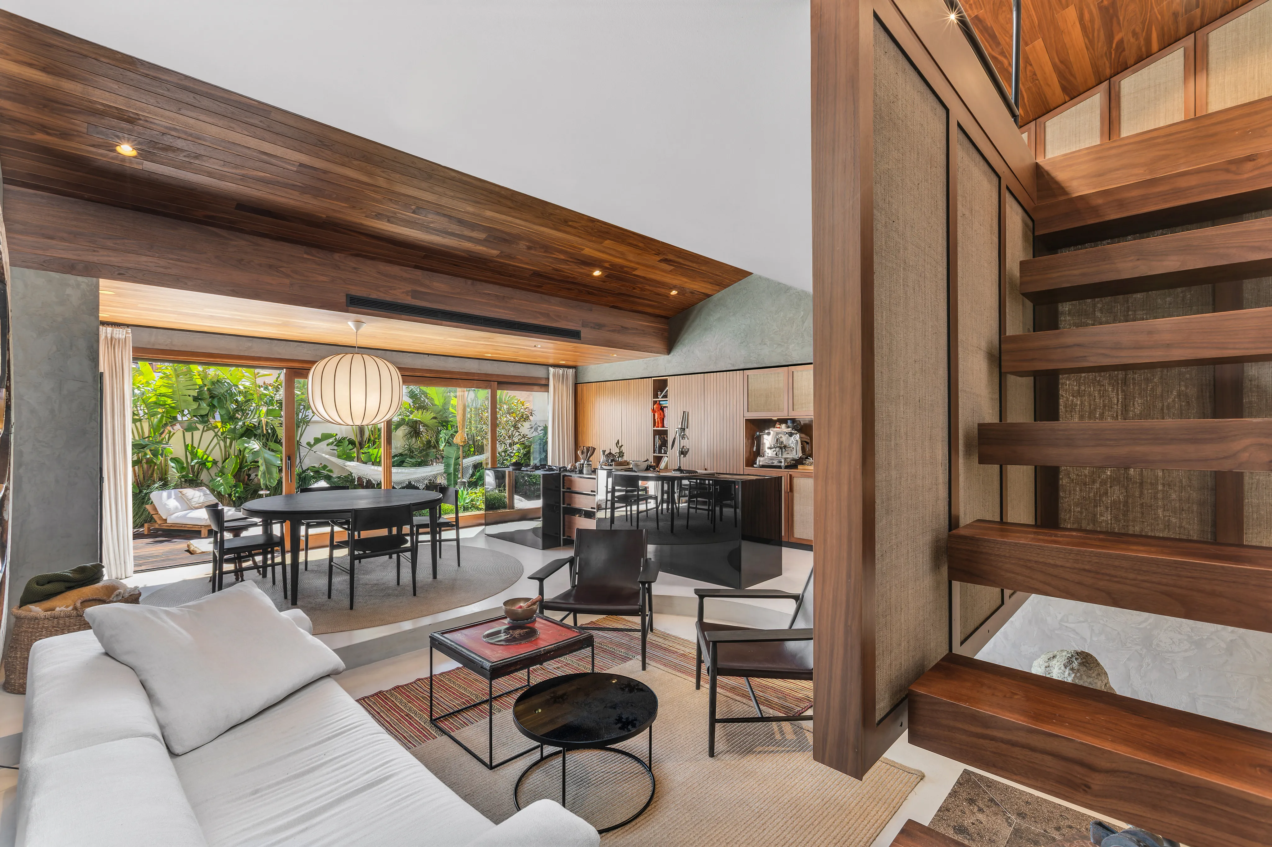 Stijlvolle designflat met verborgen paradijs-4