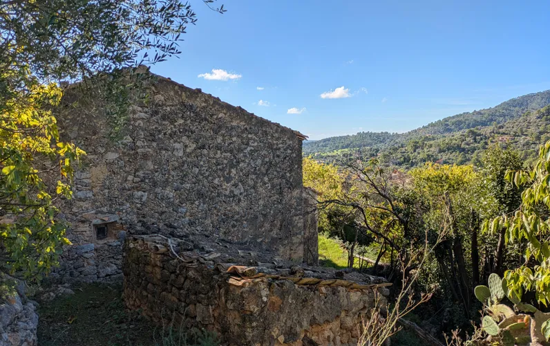 Eccezionale progetto immobiliare con due unità residenziali e viste di ampio respiro ad Alaró