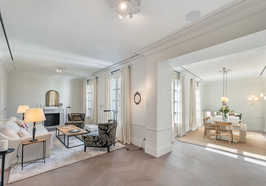 Городская жемчужина: стильная резиденция с террасой и парковкой в отреставрированном городском дворце-4