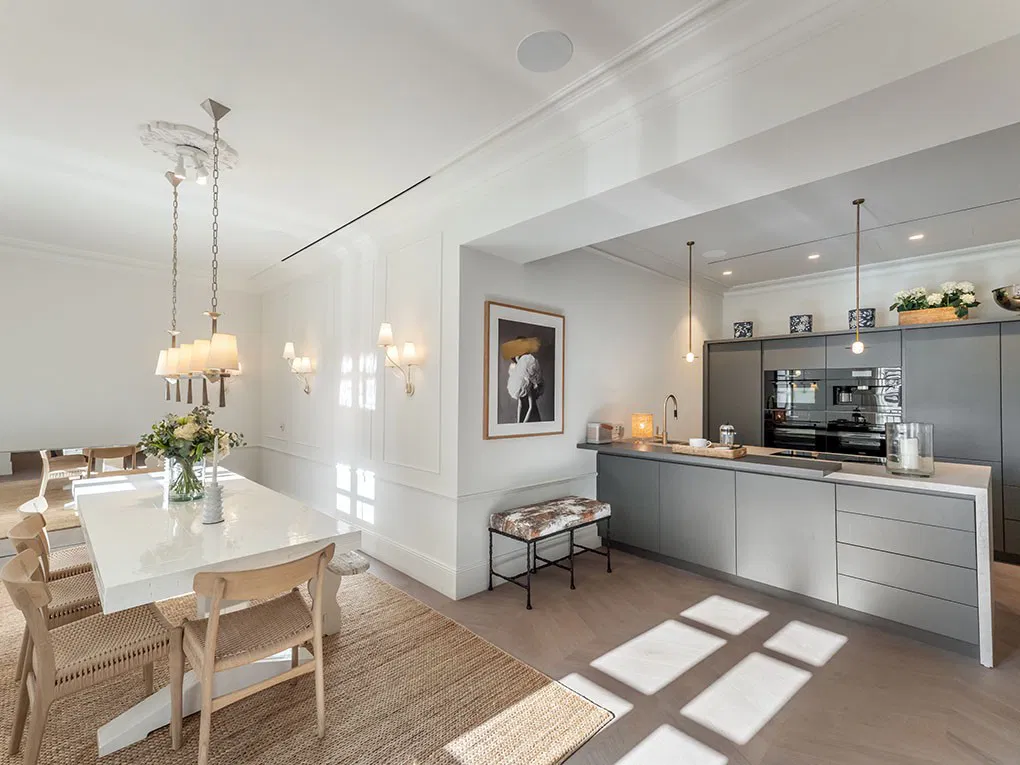 Gioiello urbano: residenza elegante con terrazza e parcheggio in un palazzo cittadino ristrutturato-5