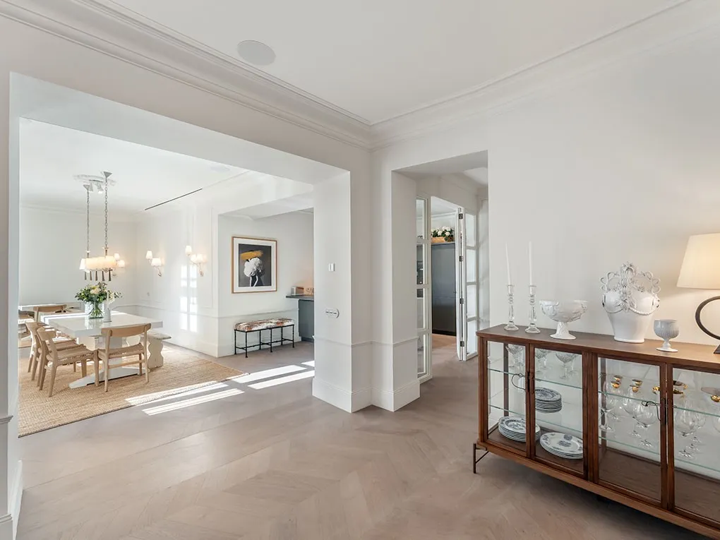 Городская жемчужина: стильная резиденция с террасой и парковкой в отреставрированном городском дворце-16